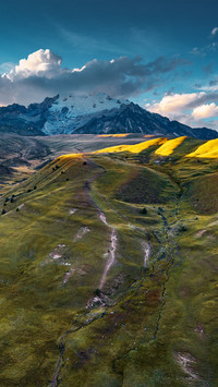 Overlooking the southern slope of ge nie snow mountain