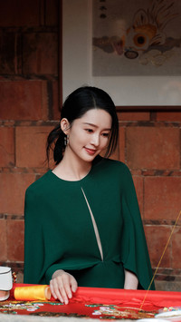 李沁优雅自在