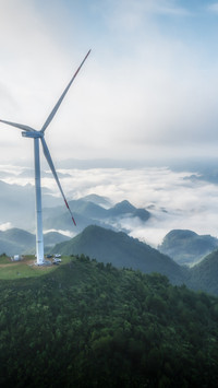 The morning mist in Kaiyang winds around the mountains