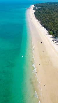 Fresh and blue sea island scenery 2