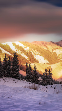 The best time to travel to the snowcapped mountains in