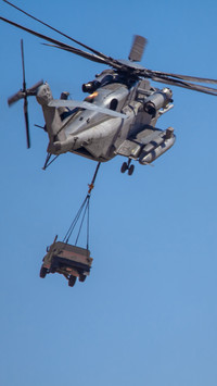 Ch53e super stallion sikorsky helicopter carrying