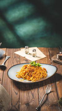 Learn to make tomato sauce pasta