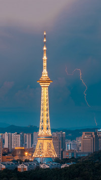 仰观擎天高塔