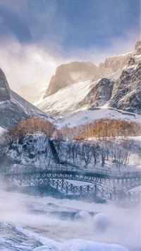 Mist on Snowy Mountain