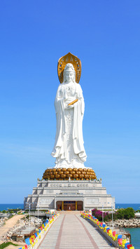 Huge statues with famous scenery in Hainan 98