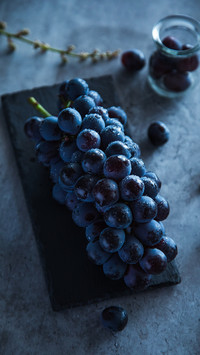 How to distinguish between blackcurrants and grapes