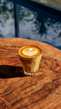 Coffee with the outstanding art of milk foam