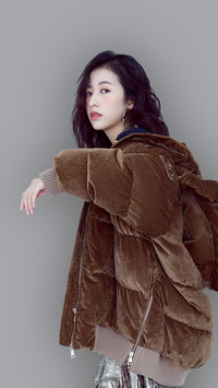 周雨彤 羽绒服的时尚逆袭