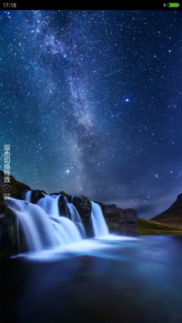 星空下的瀑布