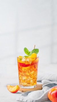 Refreshing peach iced mint tea