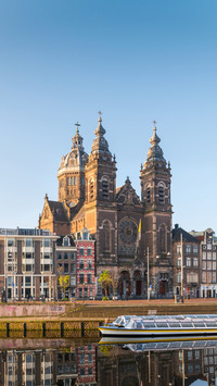 The churches in amsterdam are so beautiful that they