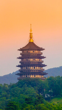 西湖岸边