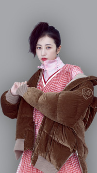周雨彤 羽绒服的时尚逆袭