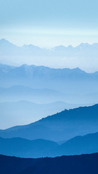 山峦间