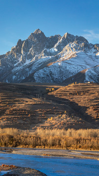 The snowcapped mountains outside ganzi city
