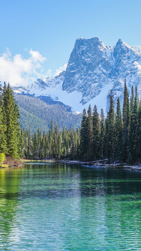 The jade lake in autumn