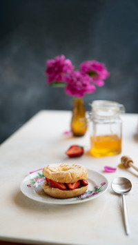 Sweet sandwich with fresh strawberries