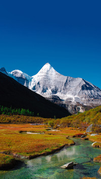 Make an appointment to the sacred mountains and lakes