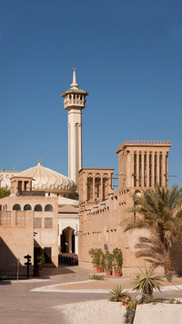 Why is dubai popular for tourism