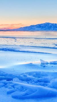 The frozen saihu lake