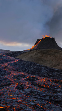 Scenic views of Iceland's mountains