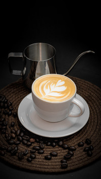 Mug of leaf pattern latte art