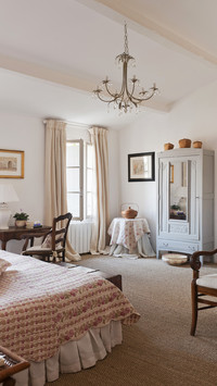 Match the lamps and lanterns in the bedroom 91