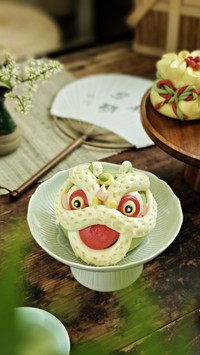 Traditional flower cakes are showing new patterns
