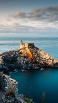 The rise and fall of european castles