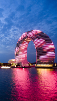 Enjoy the wonders of the romantic double moon 18