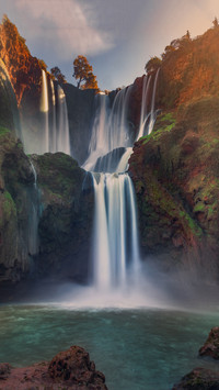 Waterfall portrait shooting techniques