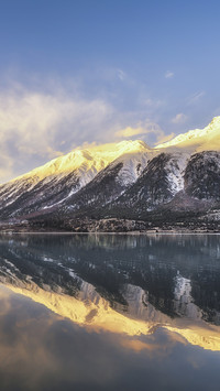 The morning light first appears over Ranwu Lake