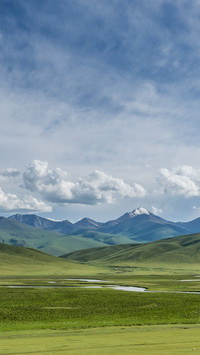 High mountain grasslands along the Dushanbe-Kuqa Highway