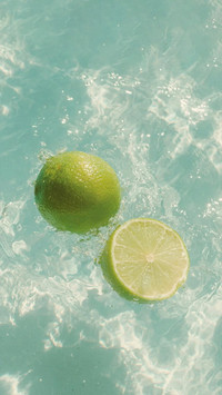 浅蓝水波里的夏日气息