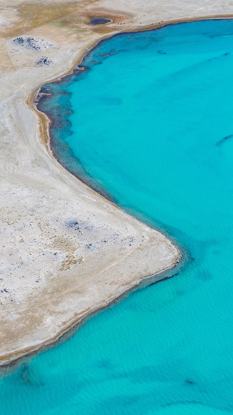 Why is lake karakul so blue preview