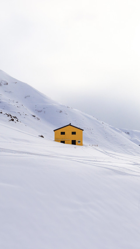 Hut in the clouds on the Artavaggio - Orobie Alps preview