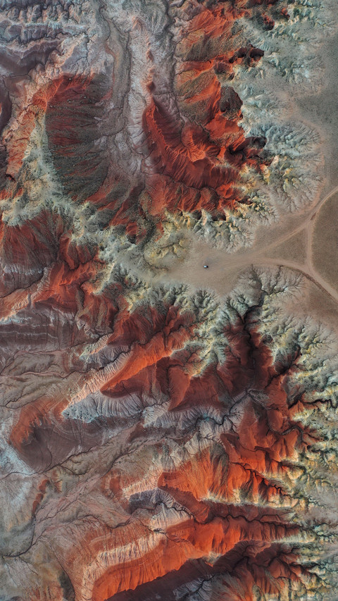 The desolate great red mountain preview