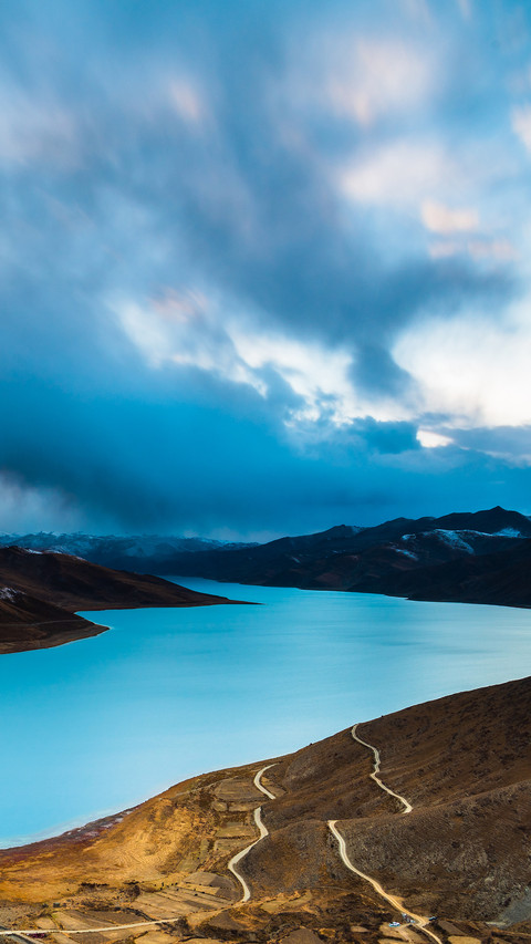 A sacred lake in Shannan, Xizang, China preview