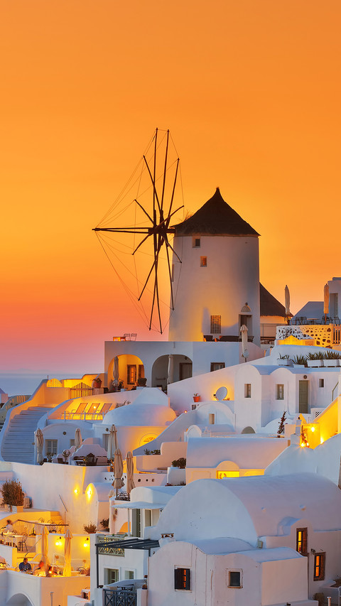 Oia at sunset, Santorini preview