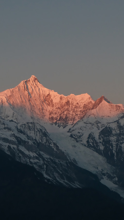 The Meili Snow Mountain is dazzling with golden light preview