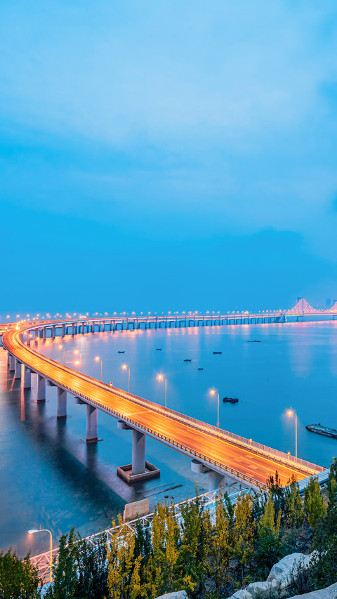 Night scenery of Dalian sea-crossing bridge in Dalian preview