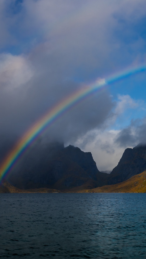 The tranquil beauty of Rainbow Mountain's scenery preview