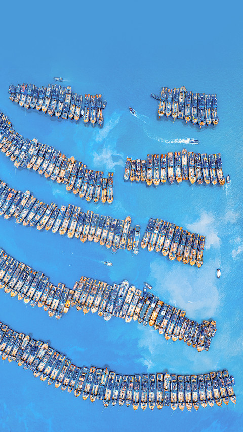 Returning fishing boats draw the sea matrix 2 preview