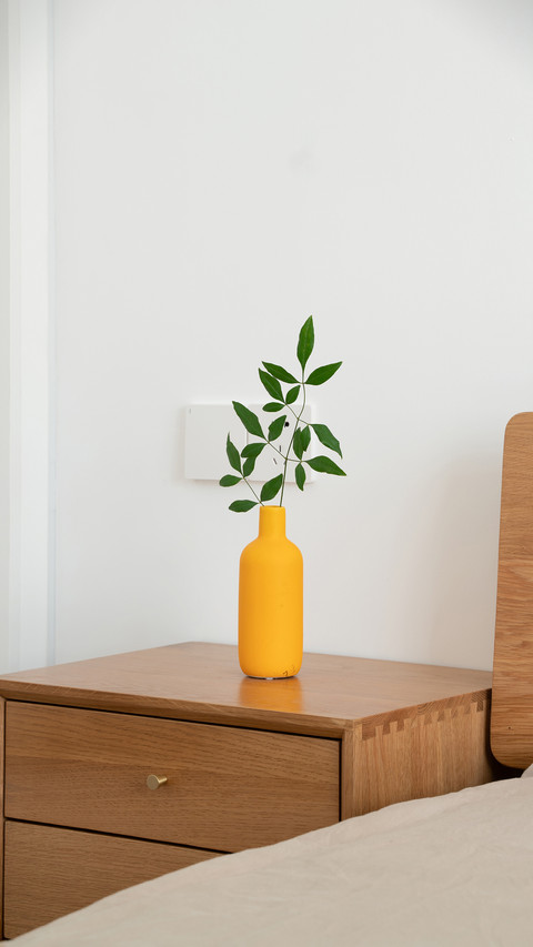 What are the materials of the vase preview