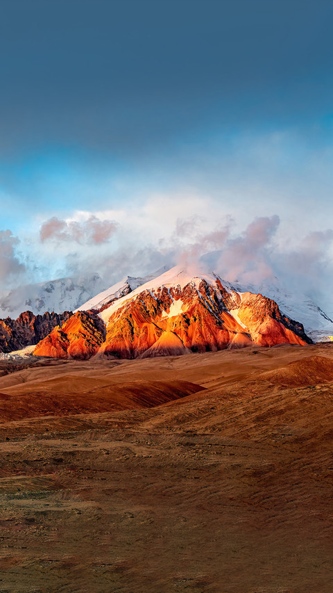 Sunset on Mount Mustag in Kashgar, Xinjiang preview
