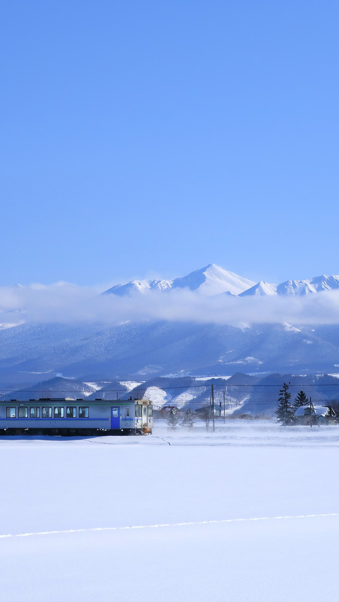 JR Hokkaido local train in The Daisetuzan National Park preview