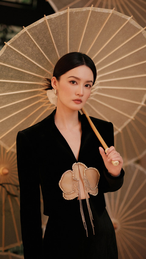 李沁优雅自在 preview