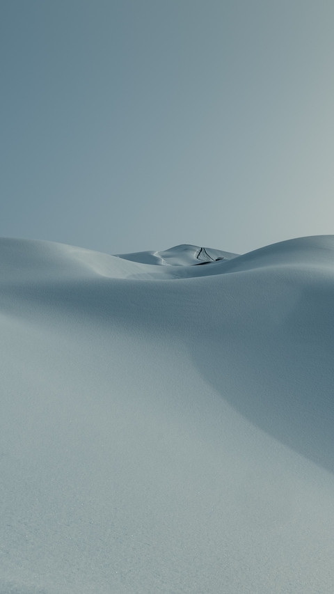 Snow falls into the sea of sand preview