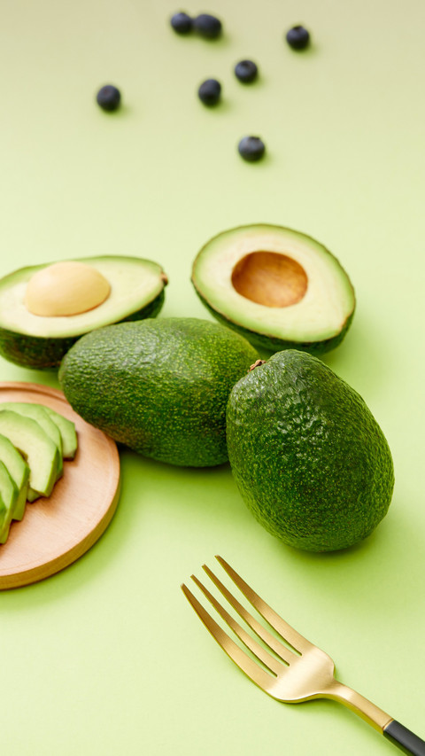 How to distinguish between raw and ripe avocados preview